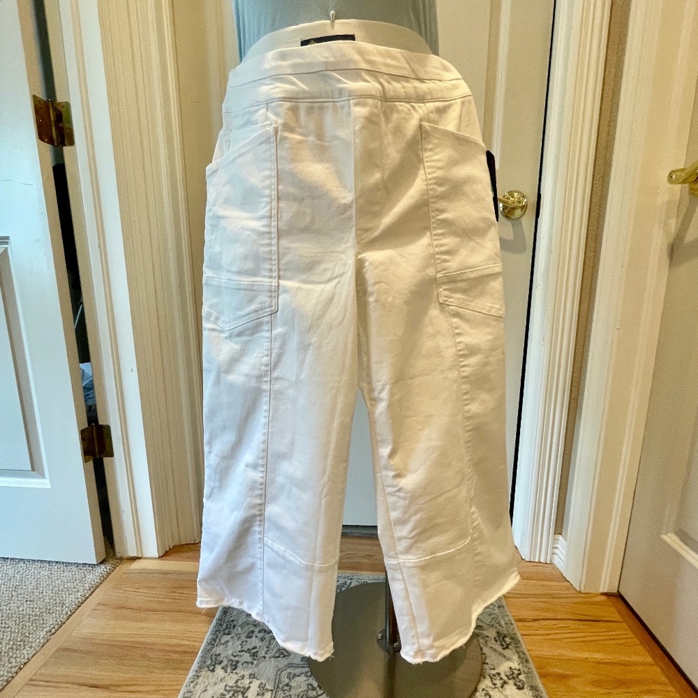 Democracy Absolution High Rise Glider White Jeans 12 PETITE  Great Tummy Control